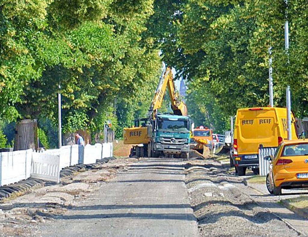 Auf der L72 in Neundorf drehen sich die Bagger.