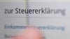 Nur noch rund ein Fünftel der Einkommenssteuererklärungen landet in Papierform bei den Finanzämtern. (Archivbild)