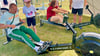 Mit den Wertungskarten zu den Ständen: Auch hier auf dem Ruder-Ergometer konnten Meter gesammelt werden.