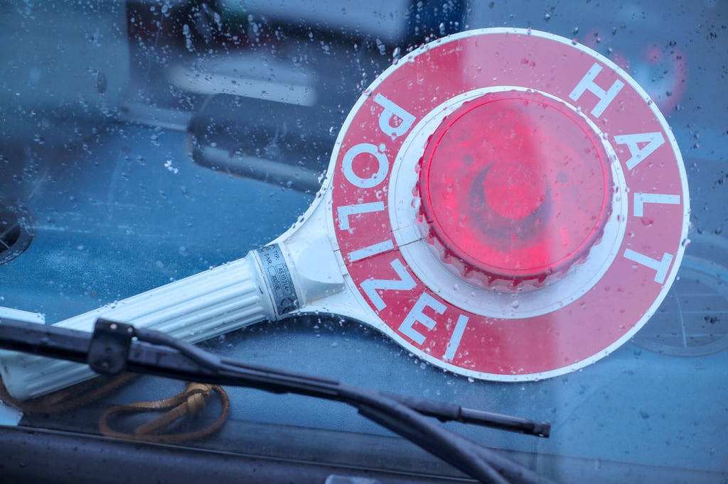 Die Polizei hat das Tempo der Fahrzeuge auf der Ernst-Thälmann-Straße in Salzwedel kontrolliert.