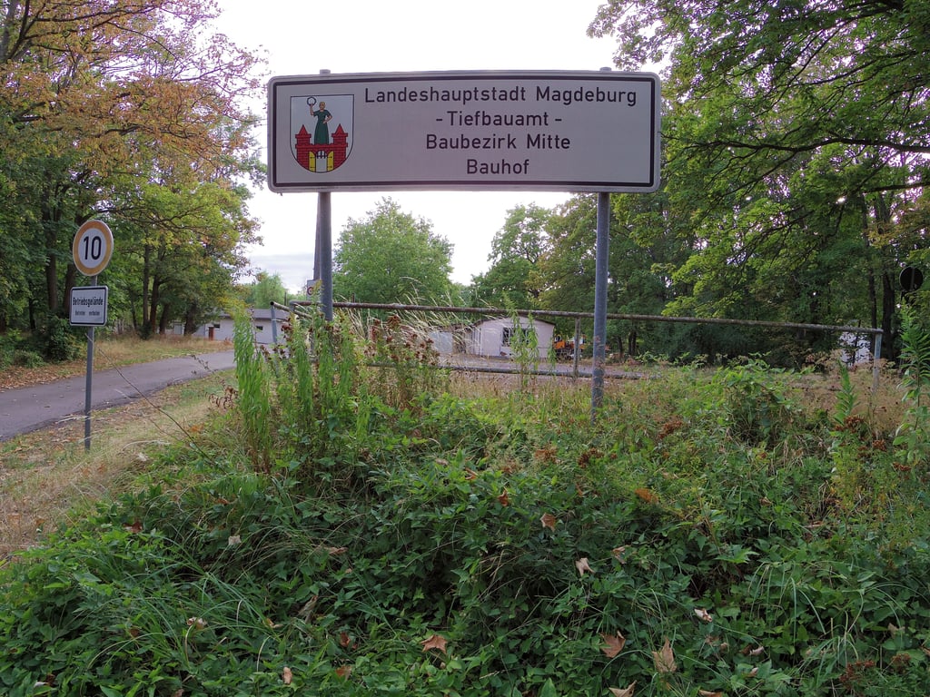Jahrelang ist nichts auf dem Gelände des ehemaligen Bauhof am Winterhafen in Magdeburg passiert. Neue Vorschläge im Stadtrat können daran jetzt etwas ändern.
