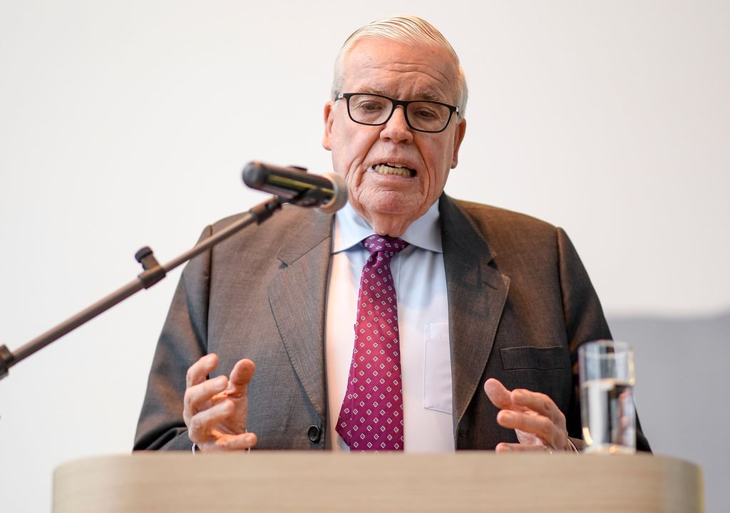 HSV-Investor Klaus-Michael Kühne will offenbar Anteile an dem Fußball-Bundesligisten HSV verkaufen.