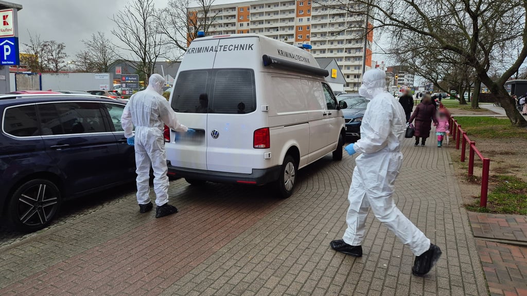 Der lebensbedrohliche Schuss des Angeklagten hat am 28. November 2024 einen großangelegten Polizeieinsatz in der Dr.-Kurt-Schumacher-Straße in Stendal ausgelöst.