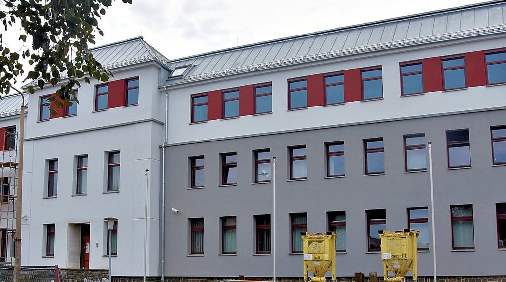 Das Polizeirevier Börde ist umfassend saniert worden – jedoch ist die neue Telefonanlage im Dachgeschoss noch nicht einsatzbereit.