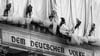 Vom 24. Juni bis zum 7. Juli 1995 verschwand das Gebäude unter 100.000 Quadratmetern silbrig schimmernden Stoffs.