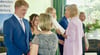 Die Klassenlehrerinnen Dagmar Gottschling und Doreen Melms übergaben die Zeugnisse an die Schüler der Klassenstufe 10a.