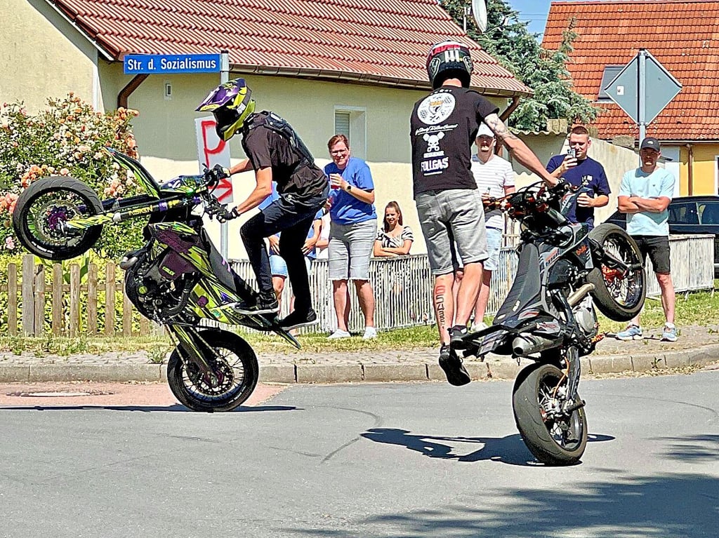 Für staunende Gesichter sorgte eine Stuntshow zur Jubiläumsfeier.
