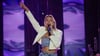 Schlagersängerin Anna-Carina Woitschack muss sich im Internet fiese Kommentare zu ihrem neuen Song anhören.