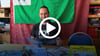 Hartmut Koblischke vor der Flagge der Esperantisten. Der Magdeburger ist einer der wenigen Esperanto-Sprechenden in Sachsen-Anhalt.