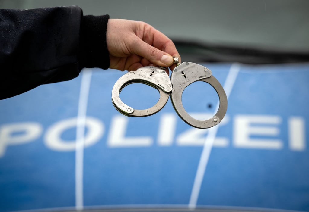 Nach einer Attacke auf einen 20-Jährigen sitzt ein Mann in Untersuchungshaft. (Symbolbild)