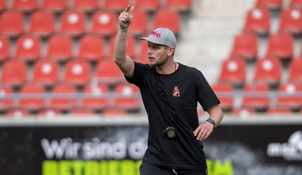 Robert Schröder soll den Halleschen FC nach oben führen.