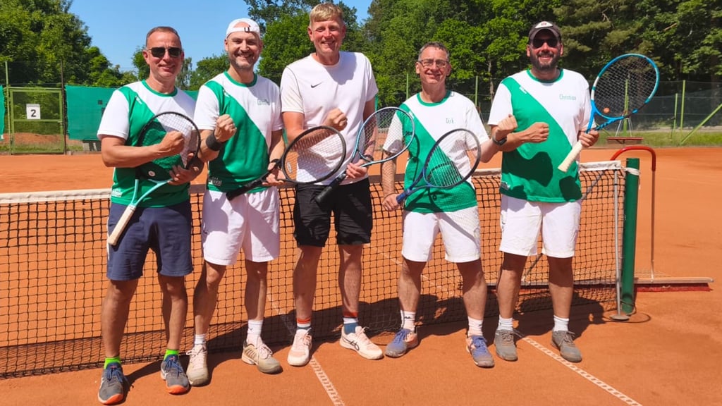 Maurice Witt, Camillo Kaschny, Andreas Howahl, Dirk Seidel und Christian Meyer (v.l.) feierten den Aufstieg. Zum Team gehörte außerdem Nicolas Bothe.