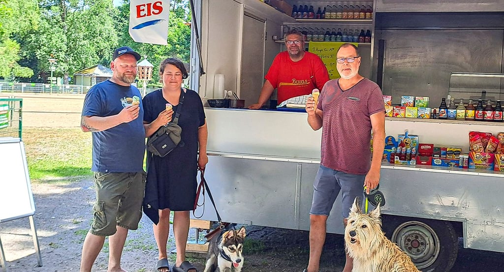 Eis schlecken im Wiesenpark auch an Werktagen: Ein neuer Imbiss bietet jetzt vor Ort täglich Speisen und Getränke an.