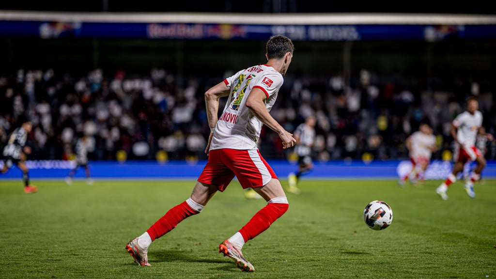 Kosta Nedeljkovic hier am Ball für RB Leipzig.