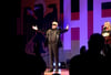Heino betrat die Bühne im Weißenfelser Kulturhaus ganz in Schwarz.