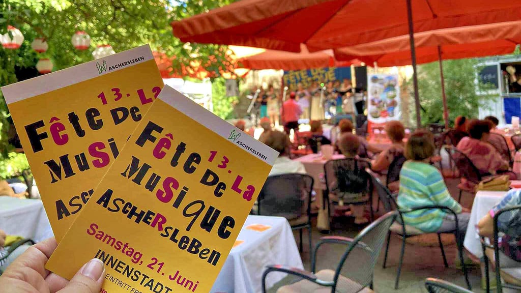 Im lauschigen Museumshof steht eine der vier Bühnen der Fête de la Musique, die am Wochenende in Aschersleben gefeiert wurde.
