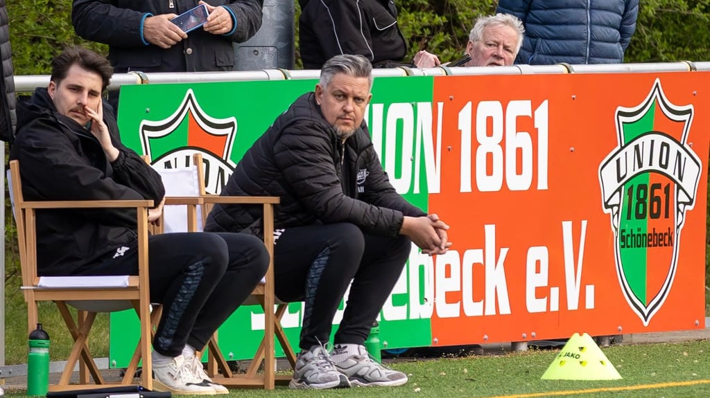 Konnten vor allem in der zweiten Saisonhälfte nicht immer zufrieden sein: Co-Trainer Thomas Stefanowski (links) und Chefcoach André Hoof von Union Schönebeck.
