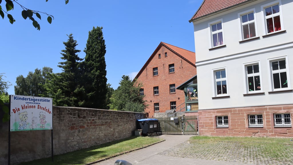 In der Kindertagesstätte in Uhrsleben können die Kinder aus beiden Einrichtungen naturnah und mit landwirtschaftlichem Anschluss betreut werden.
