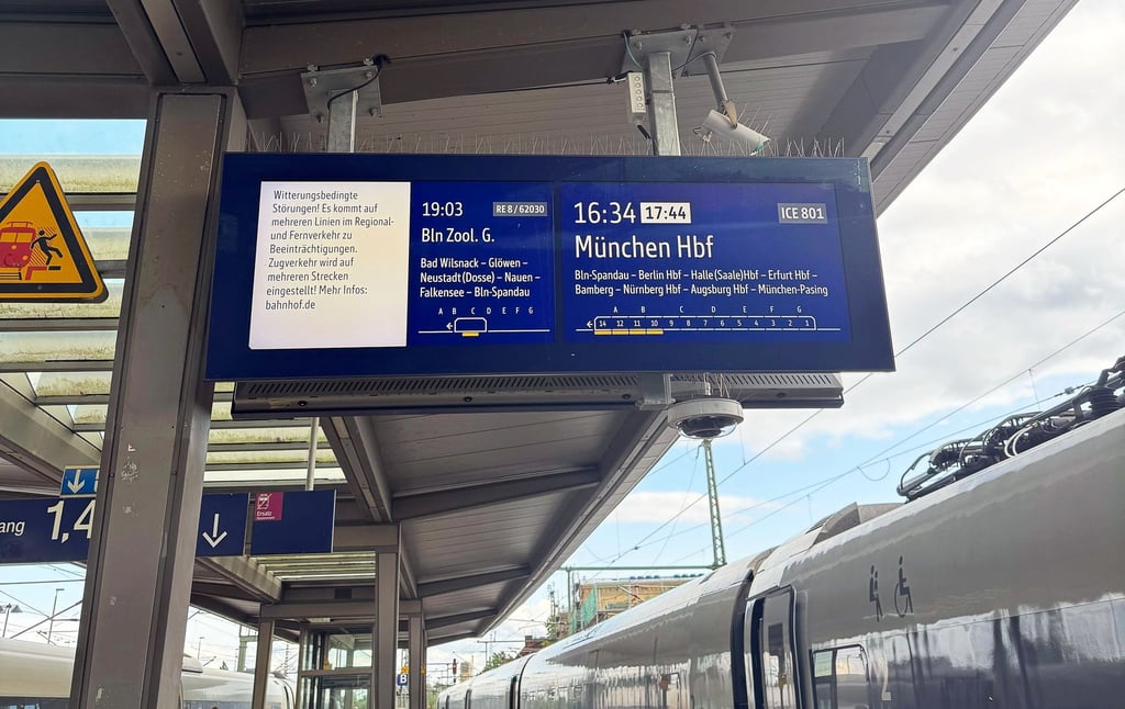 Die Bahn sperrte die wichtige Zugstrecke zwischen Berlin und Hamburg.