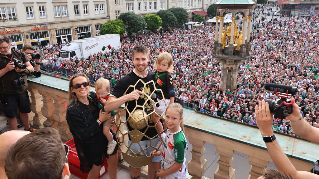 Für Michael Damgaard war der Rathausempfang nach dem Champions-League-Sieg der letzte Auftritt als SCM-Spieler. Mit seiner Partnerin Ann-Sofie und den drei gemeinsamen Kindern geht er zurück nach Dänemark.