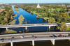 Die Friedensbrücke in Magdeburg – eine wichtige Verkehrsader über die Alte Elbe.