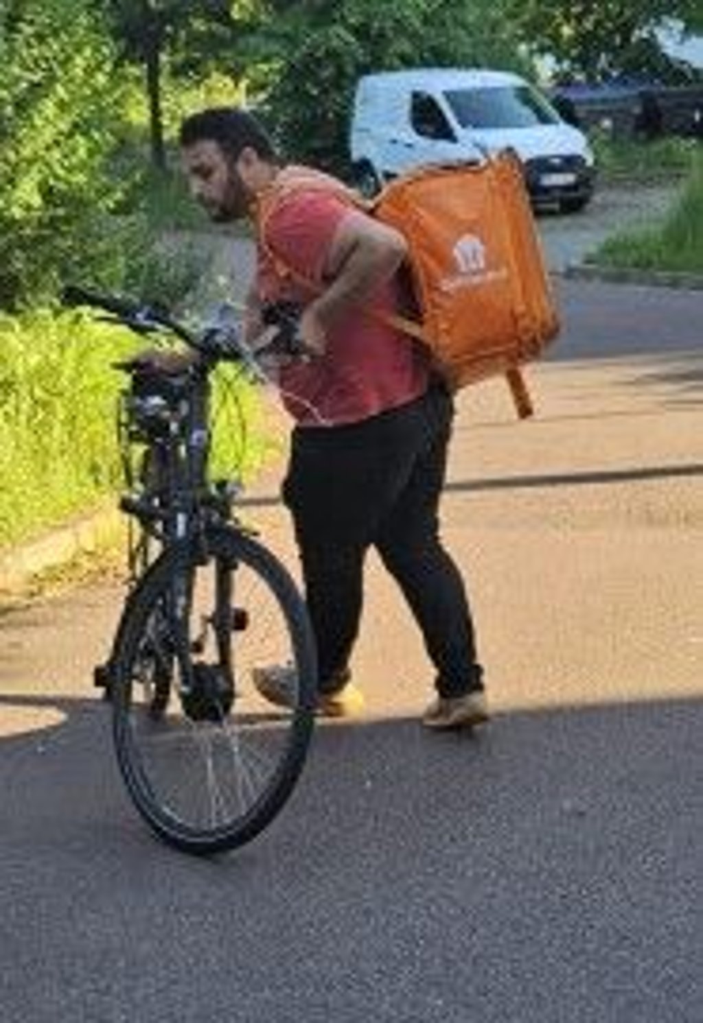 Nach Unfall in Halle gesucht: Wer ist dieser Mann?