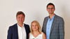  Dessau-Roßlaus OB Robert Reck (l.) und  Vorstandsvorsitzender Sepp Müller (r.) gratulieren  Anika Kinnemann.