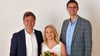  Dessau-Roßlaus OB Robert Reck (l.) und  Vorstandsvorsitzender Sepp Müller (r.) gratulieren  Anika Kinnemann.