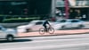 Ein Radfahrer ist nach einem Unfall im Netzweg in Halle zur Fahndung ausgeschrieben.