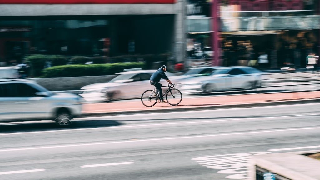 Ein Radfahrer ist nach einem Unfall im Netzweg in Halle zur Fahndung ausgeschrieben.