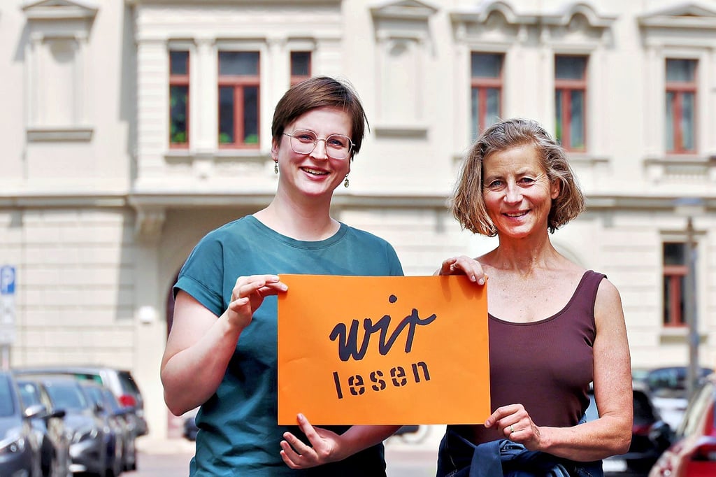 Theresa Donner und Petra Reichenbach (von links) haben das „Wir lesen“ Fest in Halle initiiert.