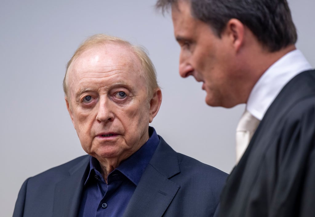 Schuhbeck mit seinem Anwalt Norbert Scharf.