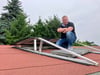 Weil die Streitigkeiten um seine Solaranlage bereits begonnen hatten, baute Matthias Schmidt nur eines von zwei Solarpaneelen auf seinem Dach auf.