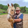 Auf seinem Gnadenhof für Pferde an der portugiesischen Algarve lebt Bauer Olaf aus Leipzig und sucht nun eine Frau fürs Leben.