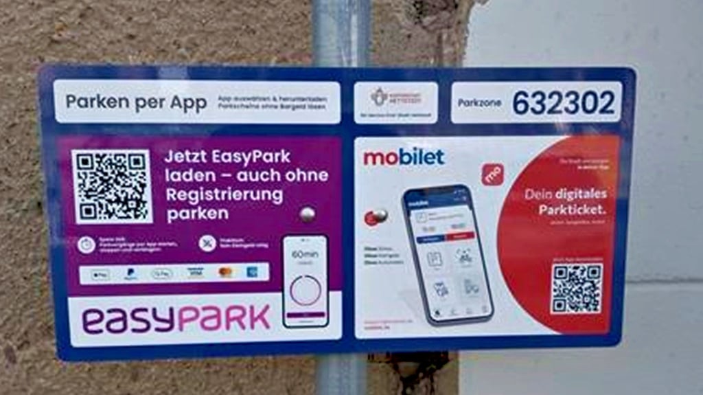 Solche Schilder weißen in Hettstedt auf das Parken per Handy-App hin.