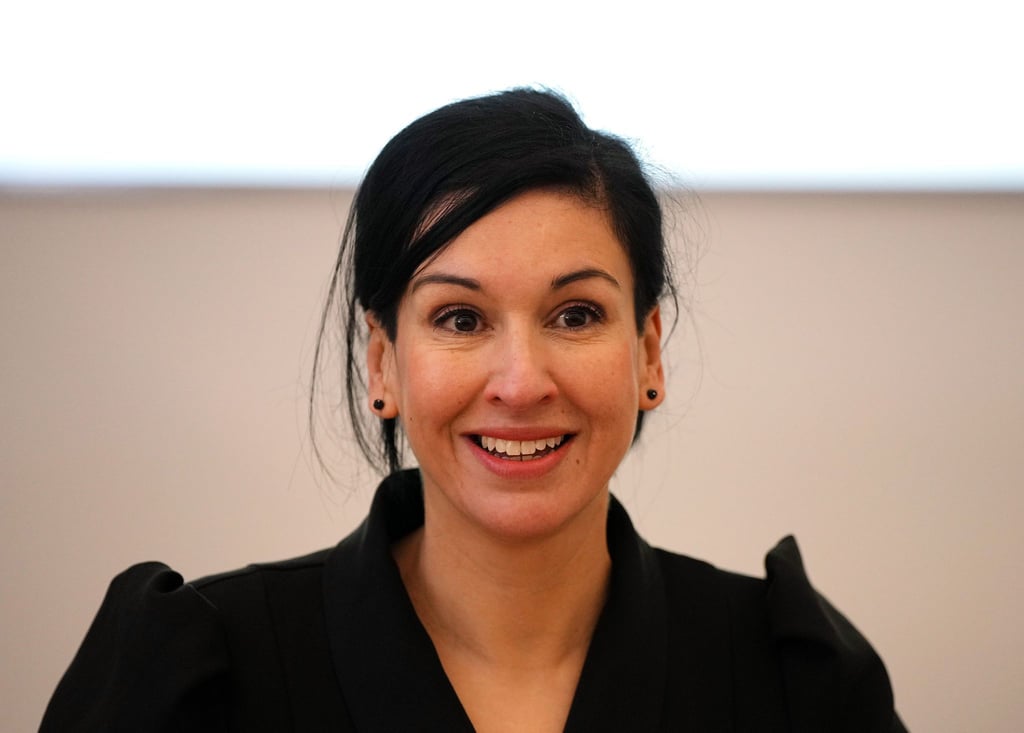 Noosha Aubel (parteilos) war sechs Jahre lang Beigeordnete für Bildung, Kultur, Jugend und Sport in Potsdam. Zuletzt war sie Stadträtin und Dezernentin für Bildung, Integration, öffentliche Dienste und Sicherheit in Flensburg. (Archivbild)