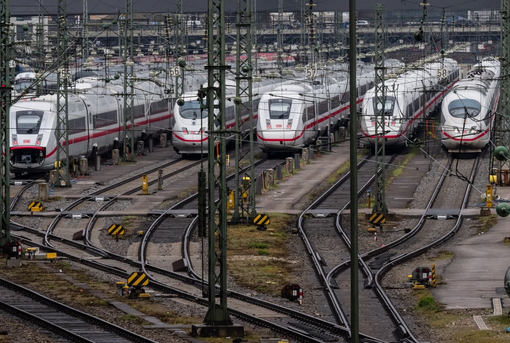 Die Deutsche Bahn plant, mehr als 40 hoch belastete Strecken im Schienennetz grundlegend zu sanieren.