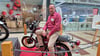 Andreas Haensch auf seiner MZ ETZ 250 im Neustadt Centrum in Halle