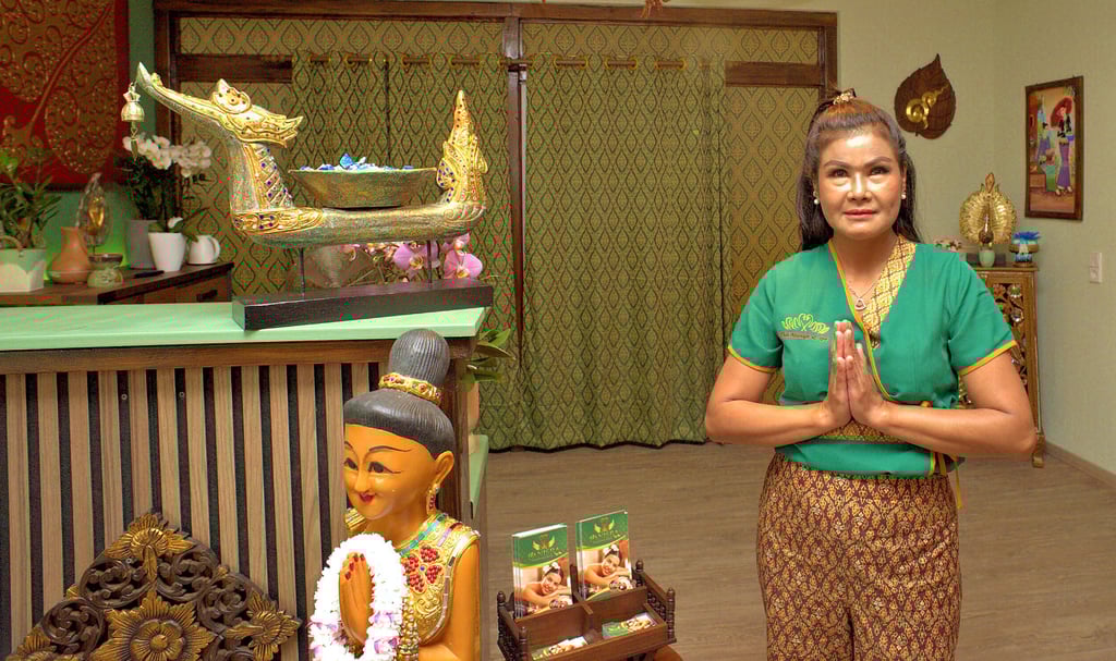 Panisra Riedel in ihrem neu eröffneten Thai Massagestudio „Panisra“ in der Antoinettenstraße in Dessau.