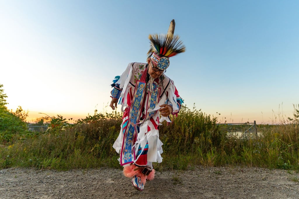 Tanzaufführung eines Anishinabe auf Manitoulin Island: Etwa die Hälfte der Inselbewohner hat indigene Wurzeln.