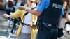 In Thale ist am Montagabend ein E-Scooter-Fahrer ins Visier der Polizei geraten. Der Anlass, das Blaulicht einzuschalten, war zunächst ein eher banaler.