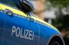 <source>Marijan Murat/dpa<sha1>ka8UMecrB73pfhatm45KPfdOB5f</sha1><p>In der Wülknitzer Straße in Köthen ist es am Montag, 23. Juni, zu einem folgenreichen Unfall gekommen. </p><p>Nach Angaben der Polizei ist dort gegen 19 Uhr der 20 Jahre alte Fahrer eines BMW nach rechts von der Fahrbahn abgekommen und gegen einen dort geparkten Hyundai gestoßen. Durch die Wucht des Aufpralls wurde dieser mehrere Meter weit gegen eine Hecke geschoben.</p><p> Der Schaden am BMW wurde von der Polizei auf etwa 10.000 Euro geschätzt. Das Auto war nicht mehr fahrbereit. Der Sachschaden am Hyundai liegt bei etwa 5.000 Euro. </p><p>Während der Unfallaufnahme stellte sich heraus, dass der 20-Jährige sowohl unter Alkohol- als auch unter dem Einfluss von Betäubungsmitteln stand. Ein vor Ort durchgeführter Test wies einen vorläufigen Wert von 0,46 Promille aus. Der Mann musste sich einer Blutprobenentnahme unterziehen. Sein Führerschein wurde sichergestellt.</p>
