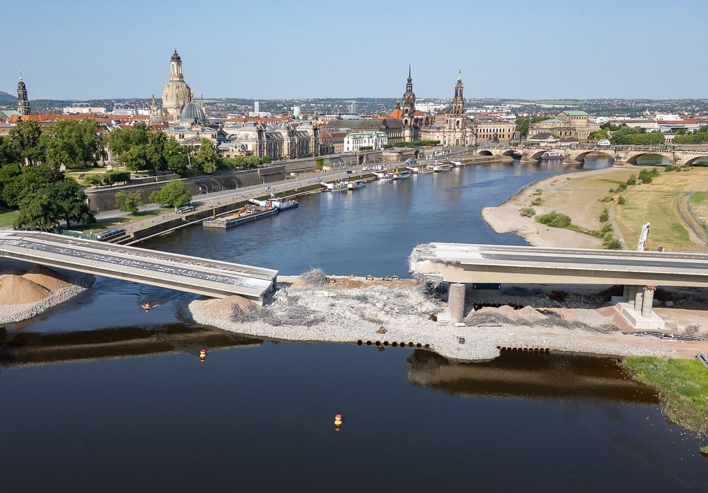 Einstürzende Bauwerke wie die Carolabrücke in Dresden sollen mit einem Forschungsprojekt aus Ilmenau künftig verhindert werden. (Archivfoto)