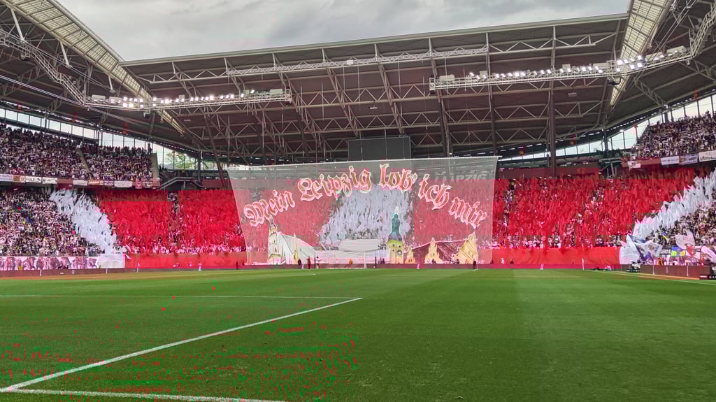 RB Leipzigs Fans mit einer Choreographie zum Heimspiel gegen den VfB Stuttgart.