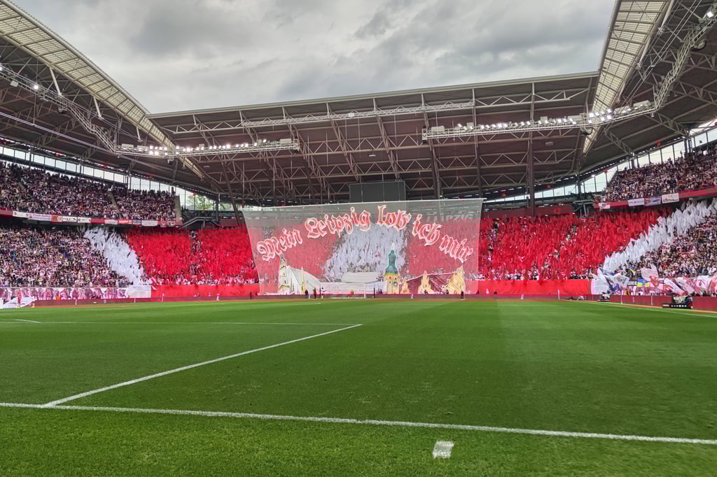 RB Leipzigs Fans mit einer Choreographie zum Heimspiel gegen den VfB Stuttgart.