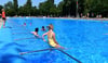 Das Carl-Miller-Bad ist ein beliebter Ort zum Baden in Magdeburg. Das Freibad bleibt jedoch einige Tage dicht. 