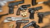 Bei einer Razzia hat die Waffenbehörde der Kreisverwaltung bei einem 80 Jahre alten Privatmann in Wernigerode zahlreiche Waffen und Munition sichergestellt. 