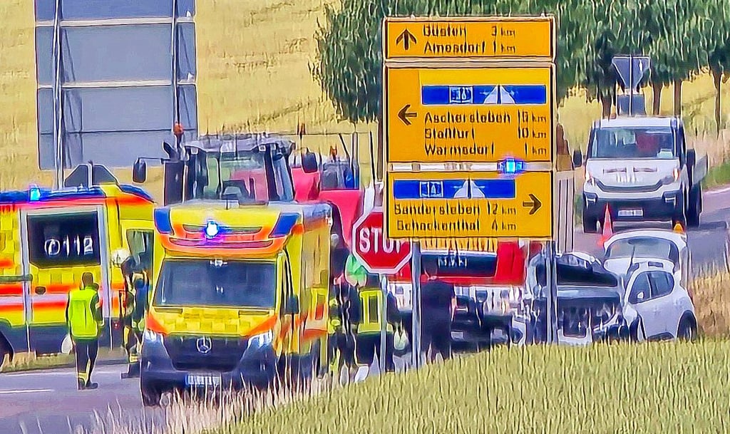 An der Kreuzung Giersleben/Warmsdorf/Amesdorf/Schackenthal ist es Dienstagnachmittag erneut zu einem schweren Verkehrsunfall gekommen.