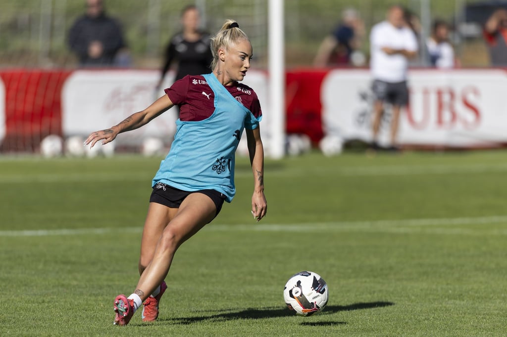 Alisha Lehmann und ihre Schweizer Kolleginnen hatten gegen die U15-Jungen des FC Luzern keine Chance.