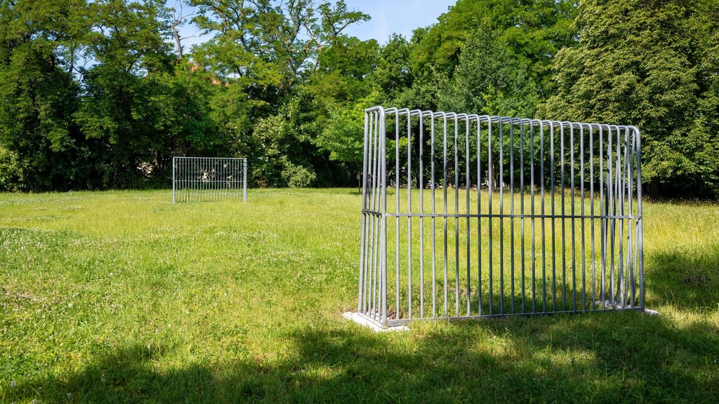 In Magdeburg ist ein neuer Bolzplatz für die Sommerzeit entstanden. Hier kann ab sofort Fußball gespielt werden.